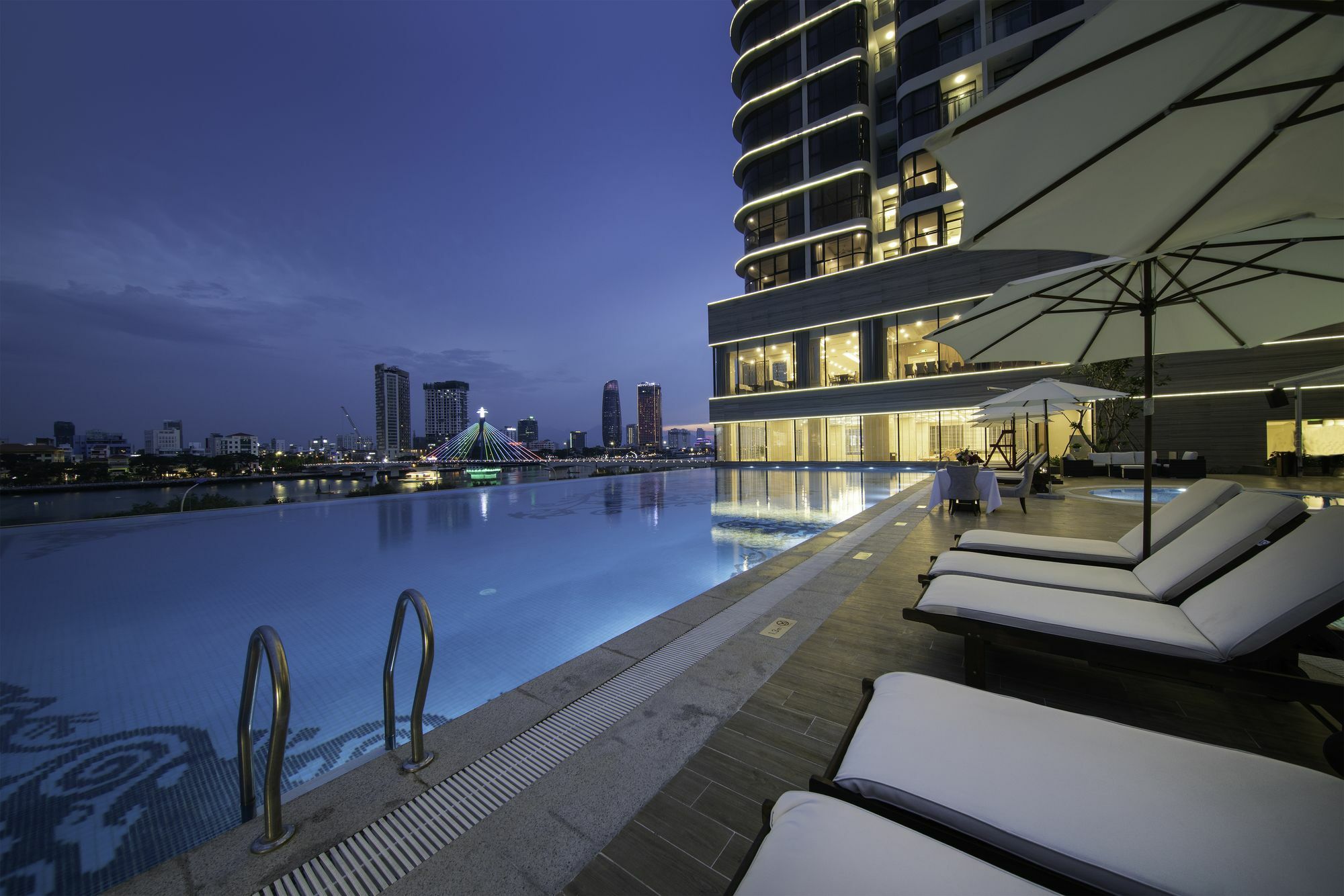 Meliá Vinpearl Danang Riverfront Exterior foto